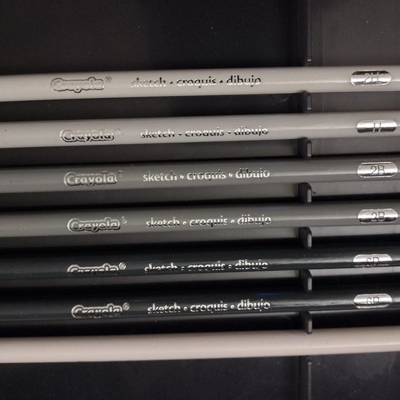 HALLMARK Color Pencils and Sketch Set - Picture 3 of 4